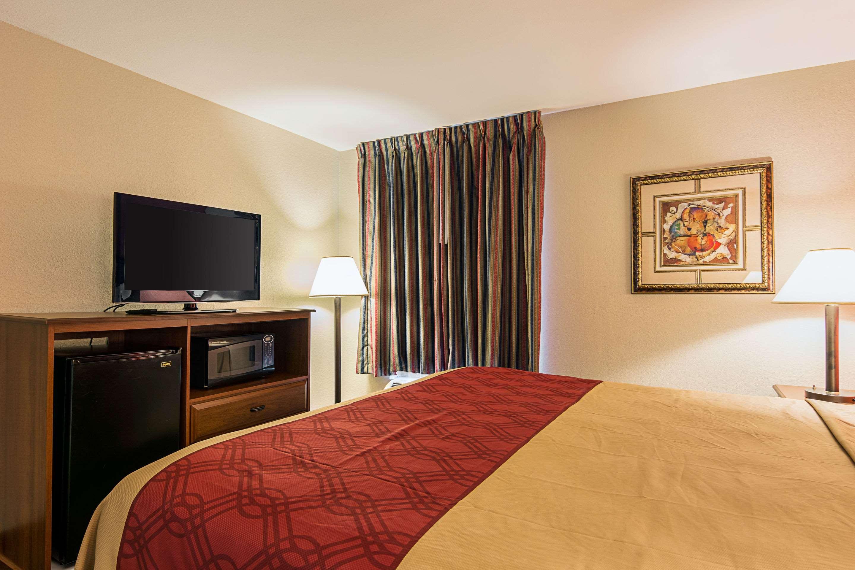 Econo Lodge Andrews Afb Clinton Buitenkant foto