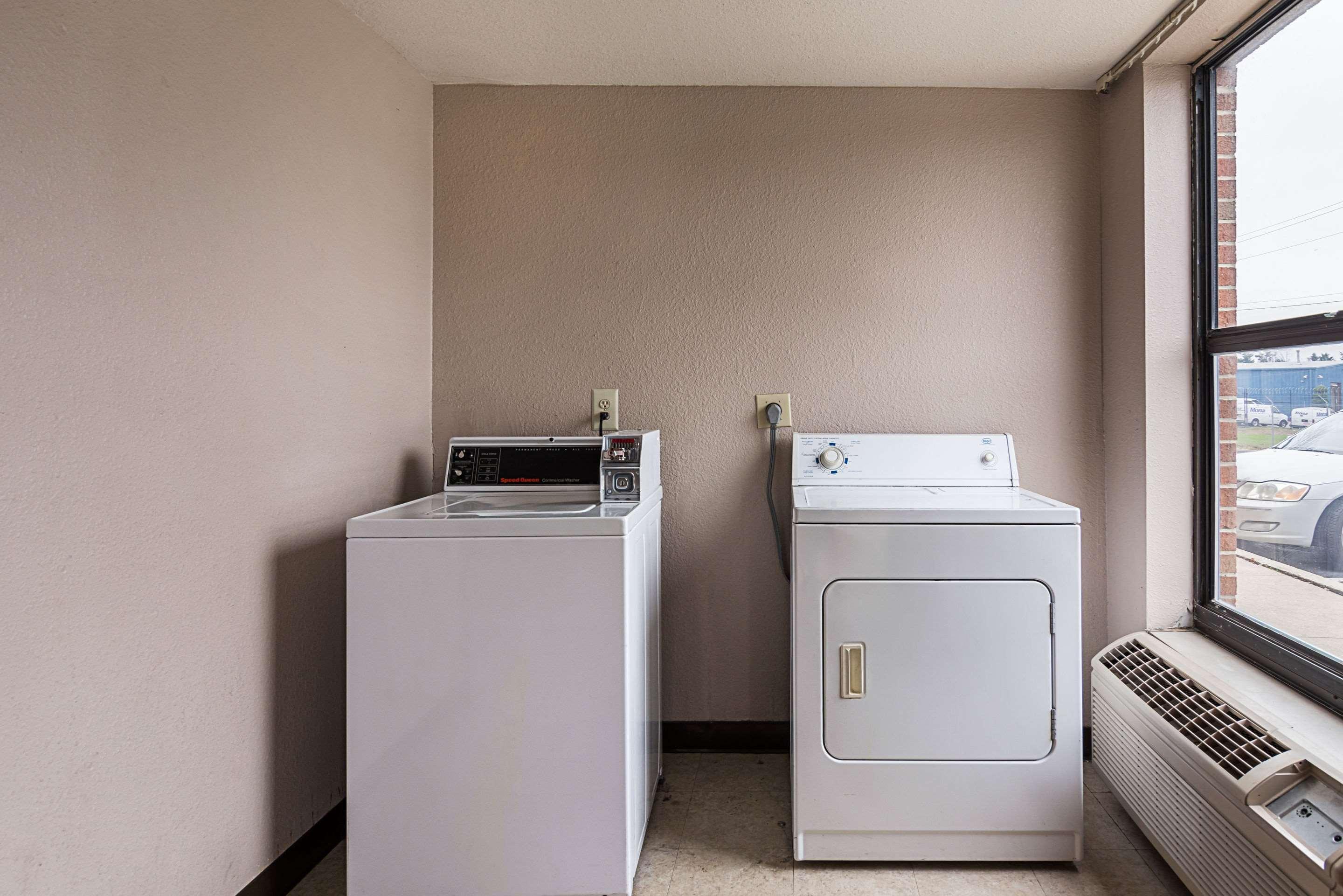 Econo Lodge Andrews Afb Clinton Buitenkant foto